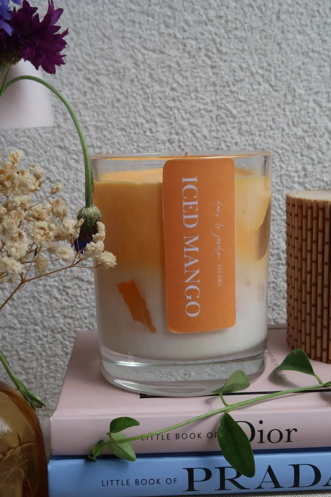 Hogyan-égesd-helyesen-a-gyertyát-hogy-hosszabb-ideig-tartson dans le jardin.