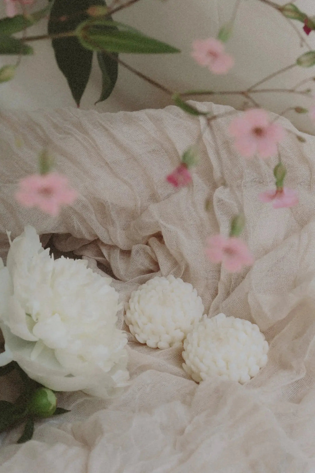 Különleges-köszönet-kézzel-készült-személyre-szabott-gyertyák-a-koszorúslányoknak-és-a-tanúknak dans le jardin.