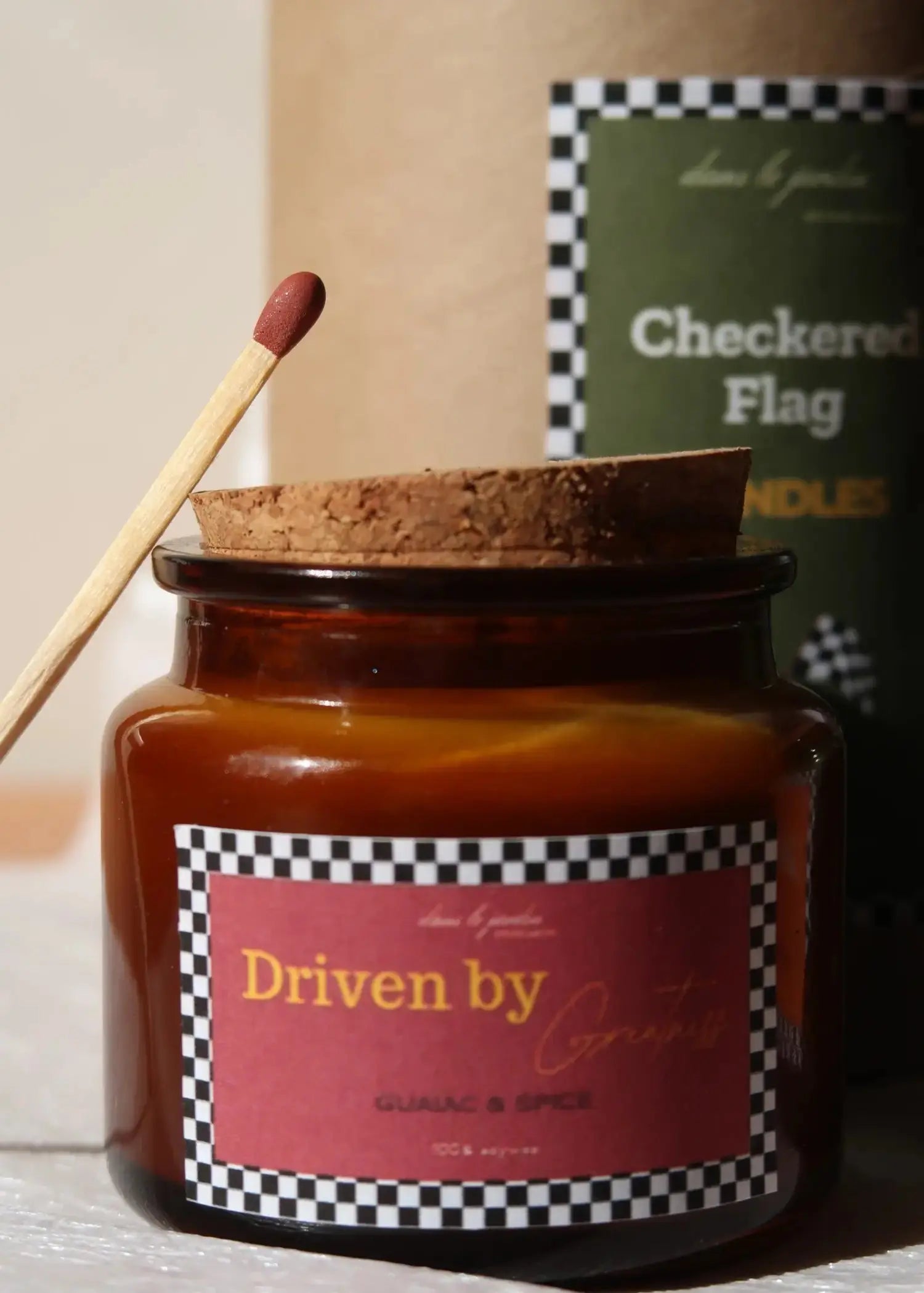 Driven by Greatness - kókuszviasz gyertya dans le jardin.