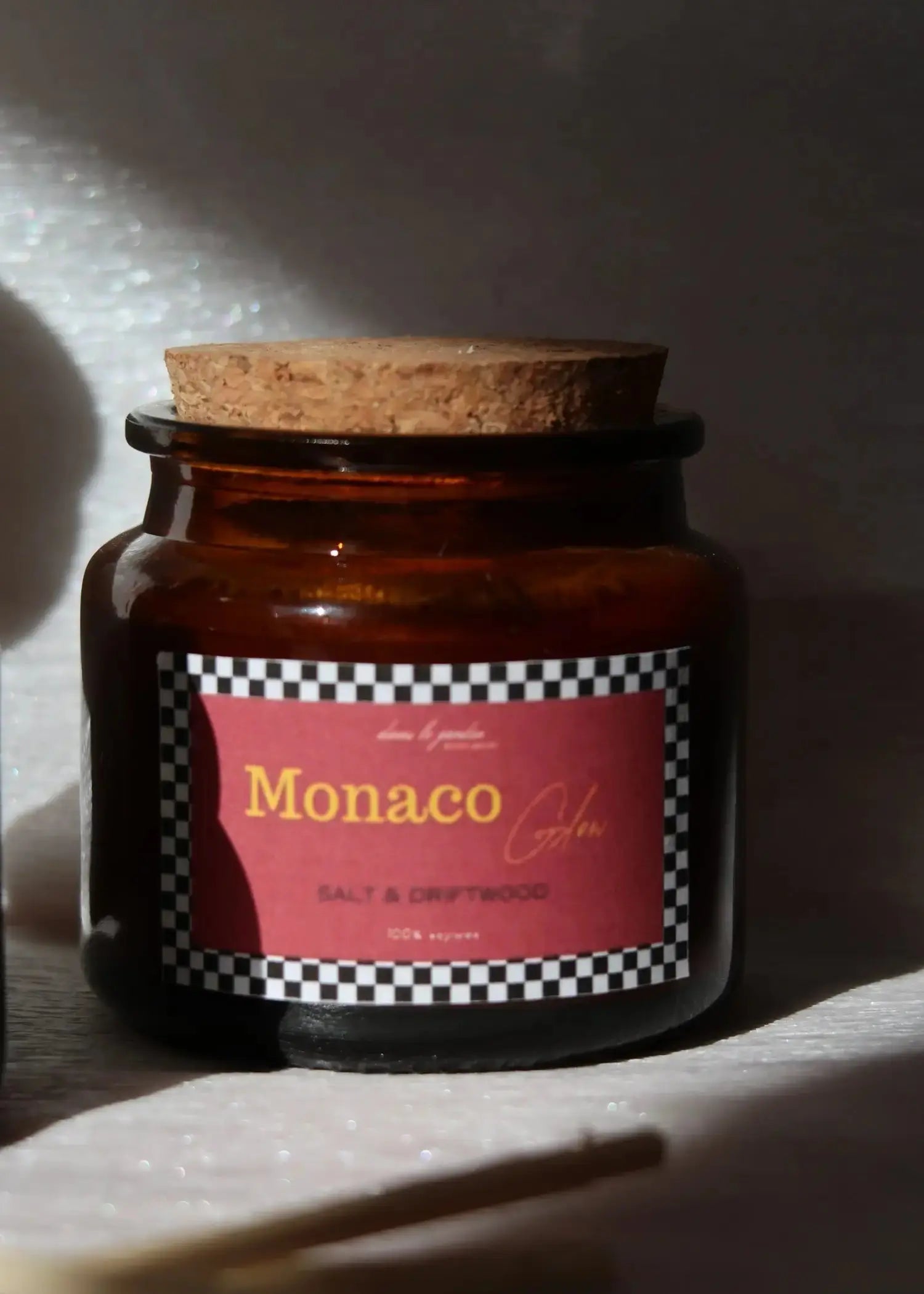 Monaco Glow kókuszviasz gyertya dans le jardin.