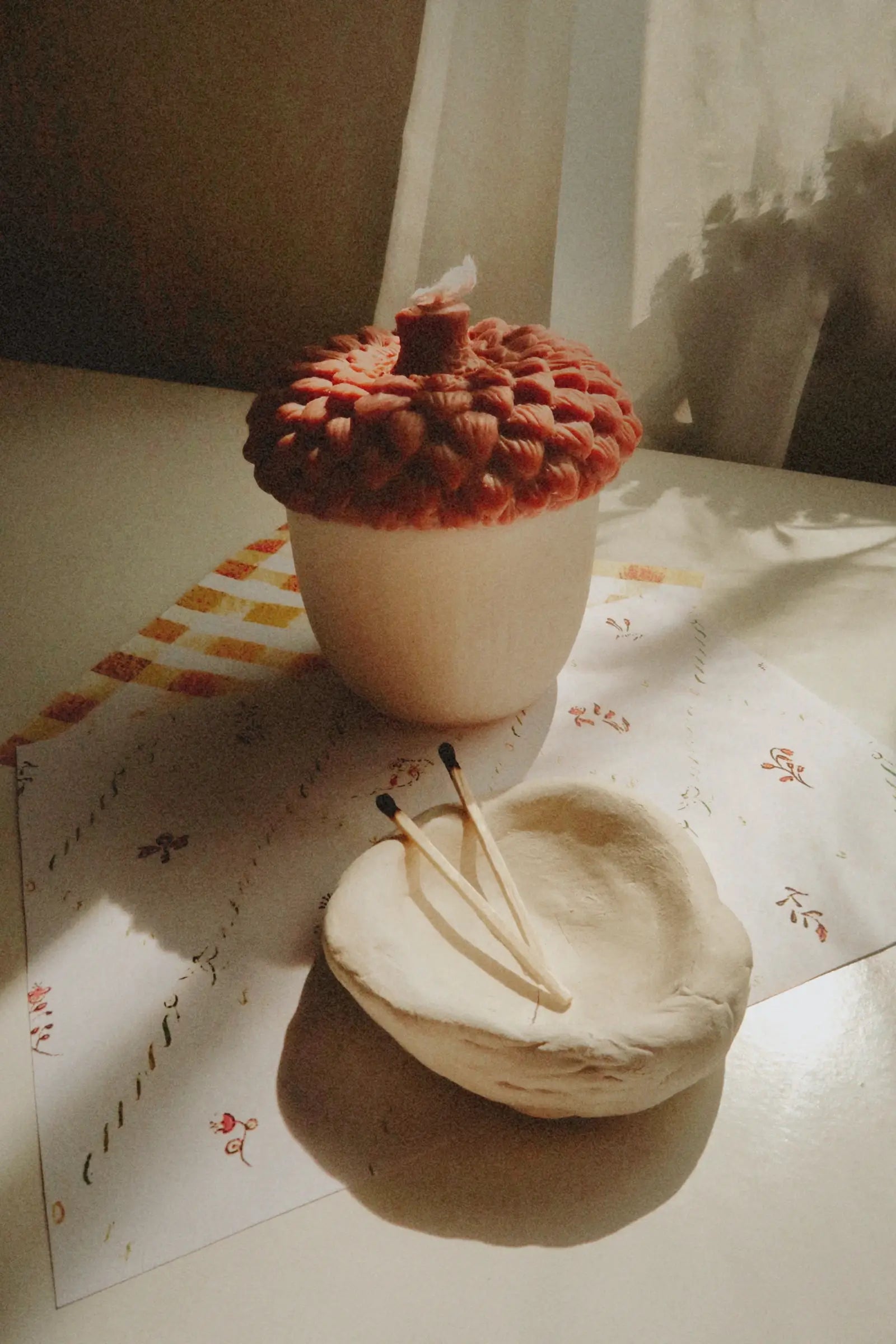 Makk formájú szójaviasz gyertya dans le jardin.