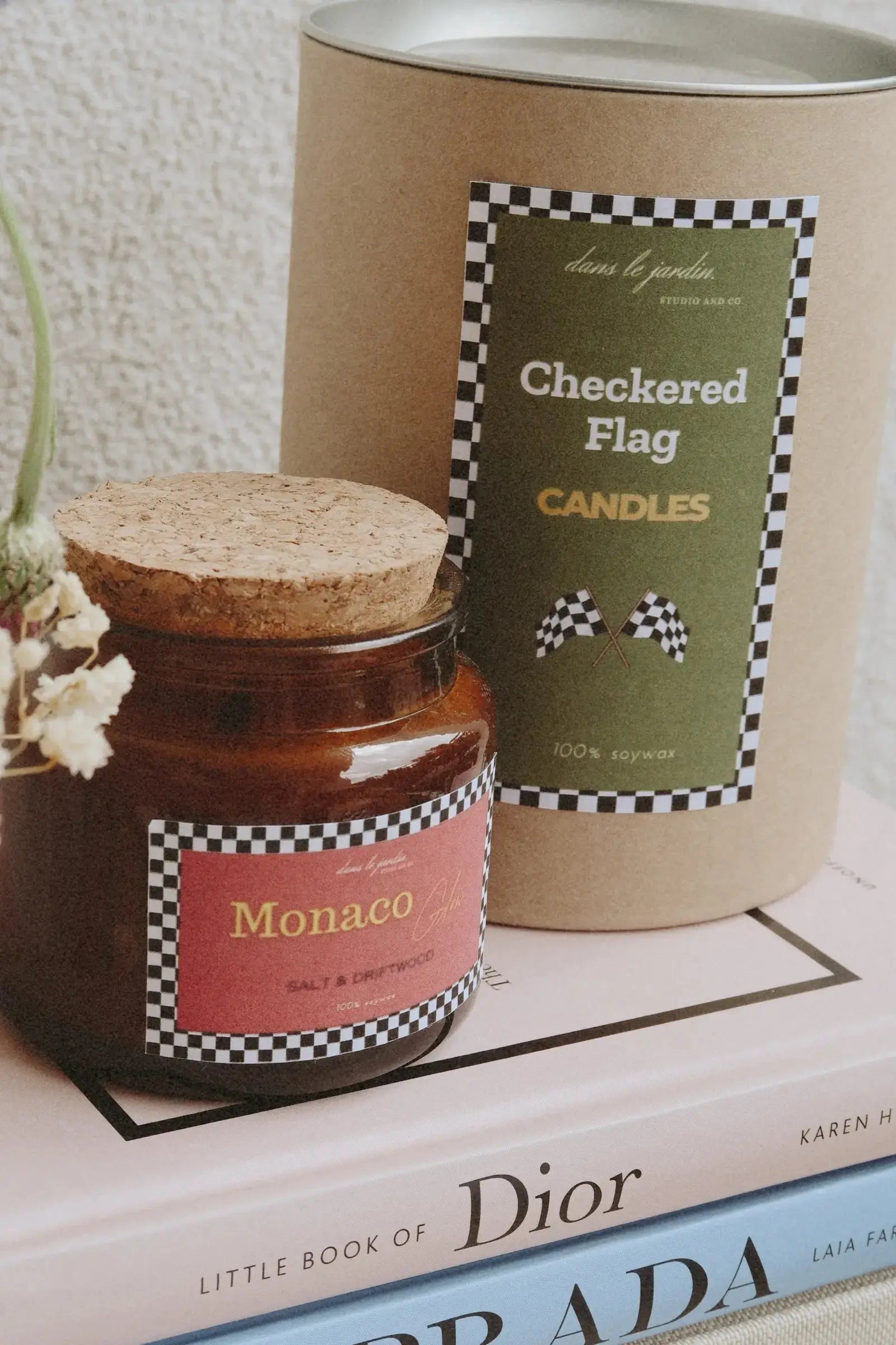 Monaco Glow kókuszviasz gyertya dans le jardin.