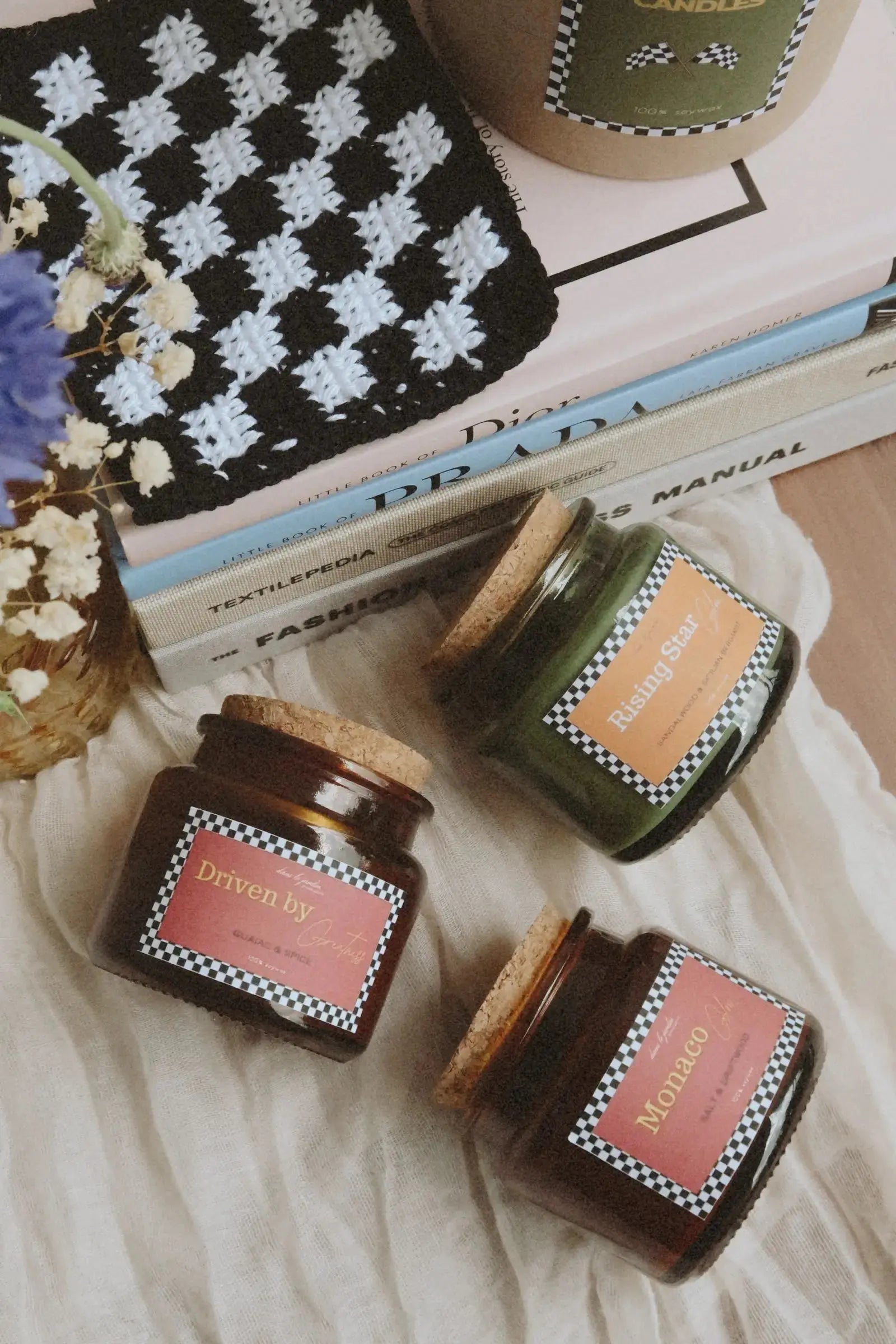 Driven by Greatness - kókuszviasz gyertya dans le jardin.