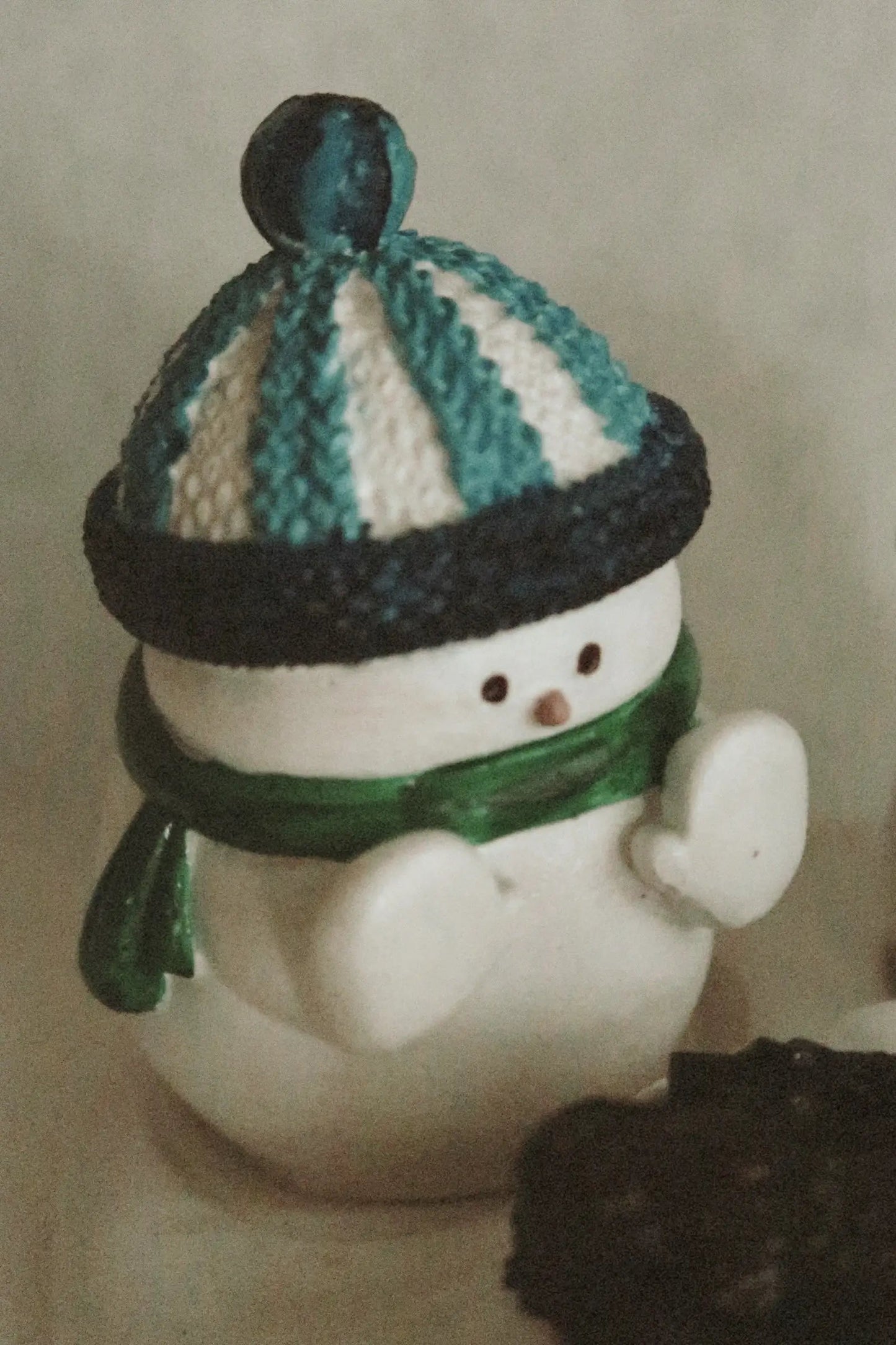 Hóemberek a tűznél - Kerámia dekoráció dans le jardin.