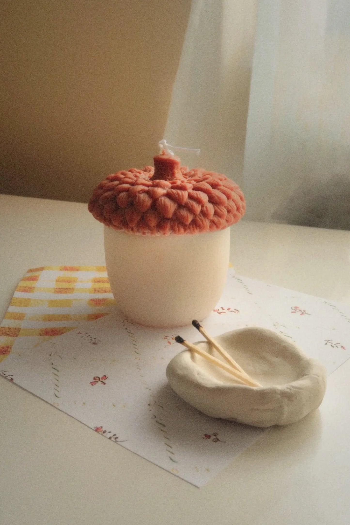 Makk formájú szójaviasz gyertya dans le jardin.