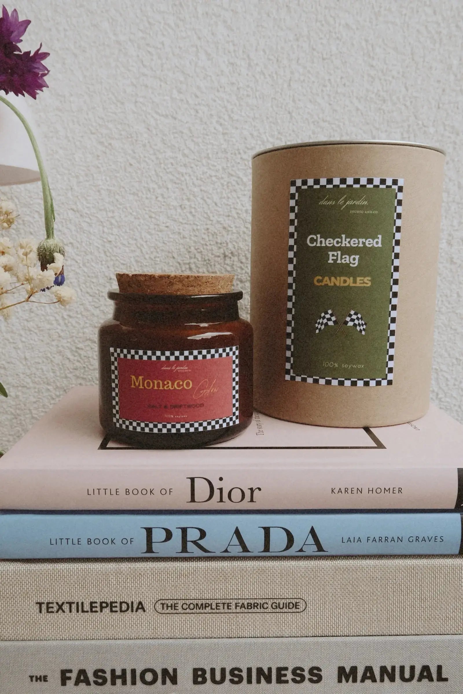 Monaco Glow kókuszviasz gyertya dans le jardin.