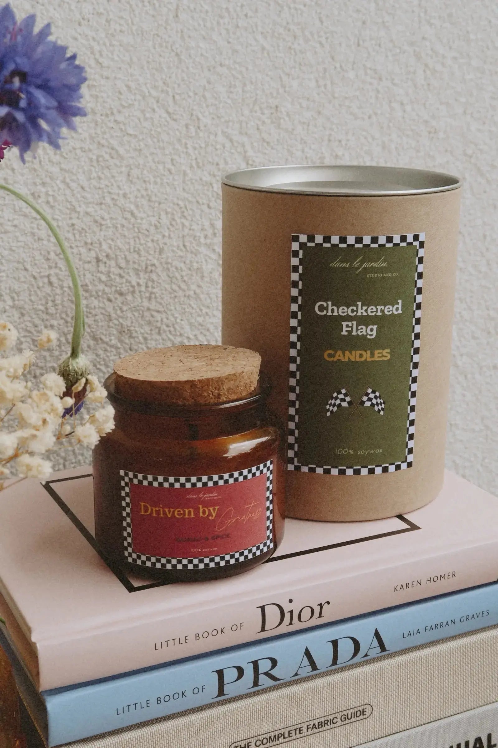 Driven by Greatness - kókuszviasz gyertya dans le jardin.