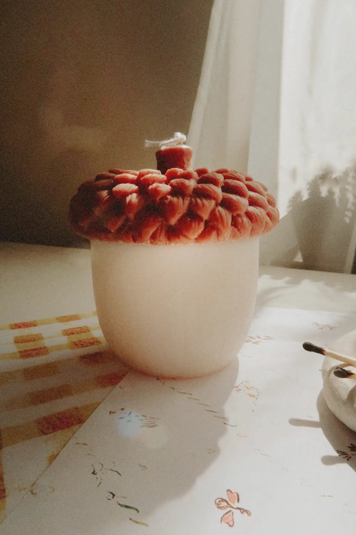 Makk formájú szójaviasz gyertya dans le jardin.