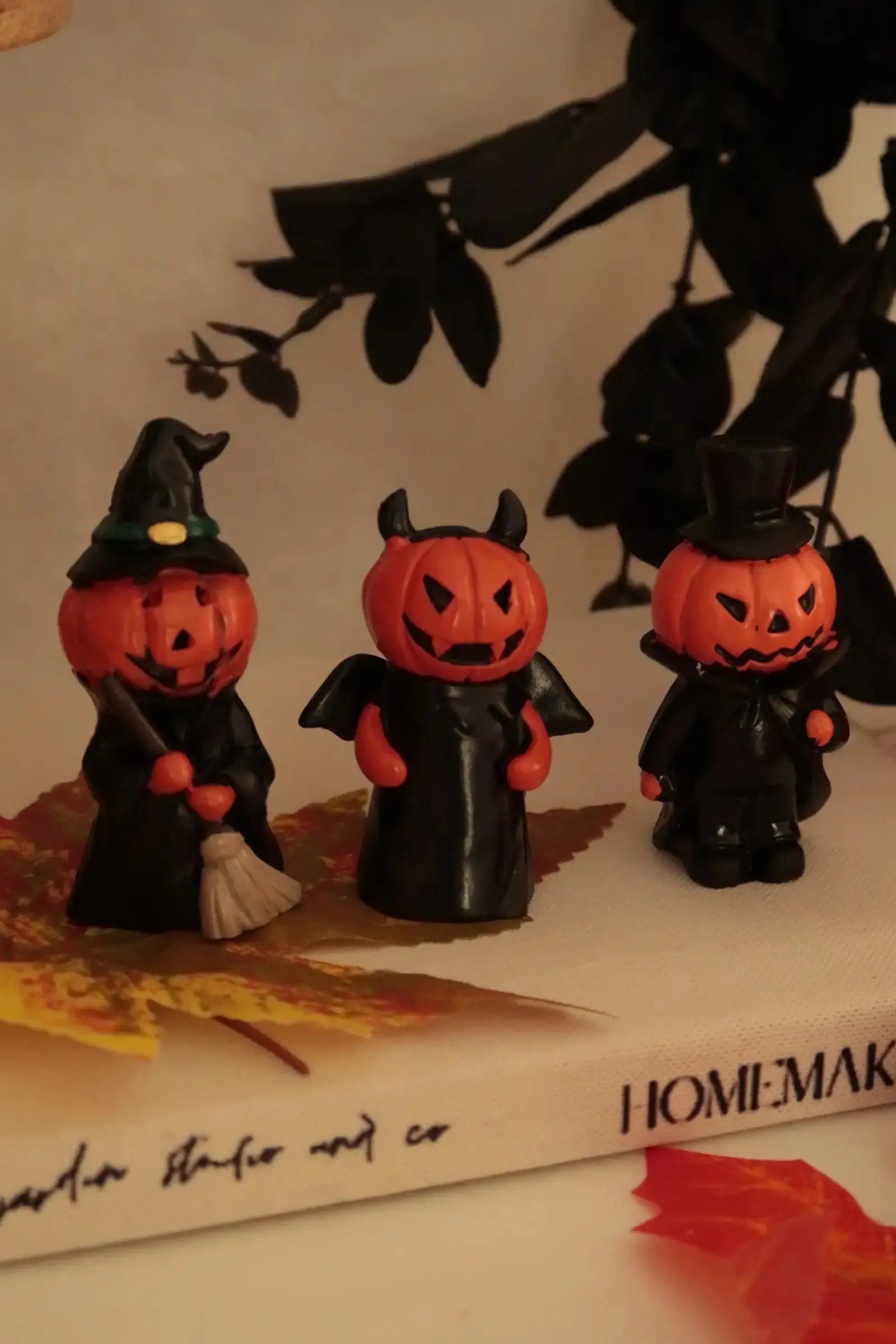 Halloween-i figurák - 3 db dans le jardin.