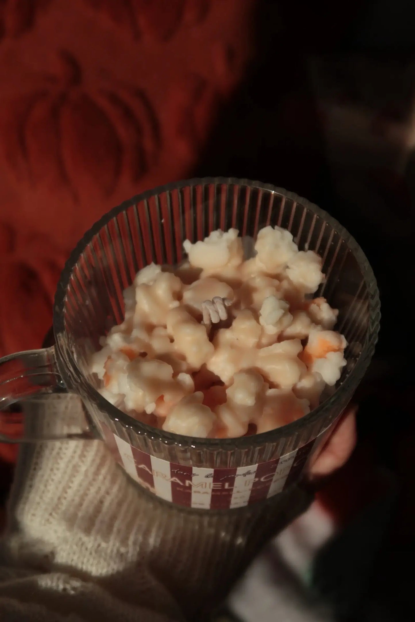 Caramel Popcorn - Tégelyes gyertya dans le jardin.