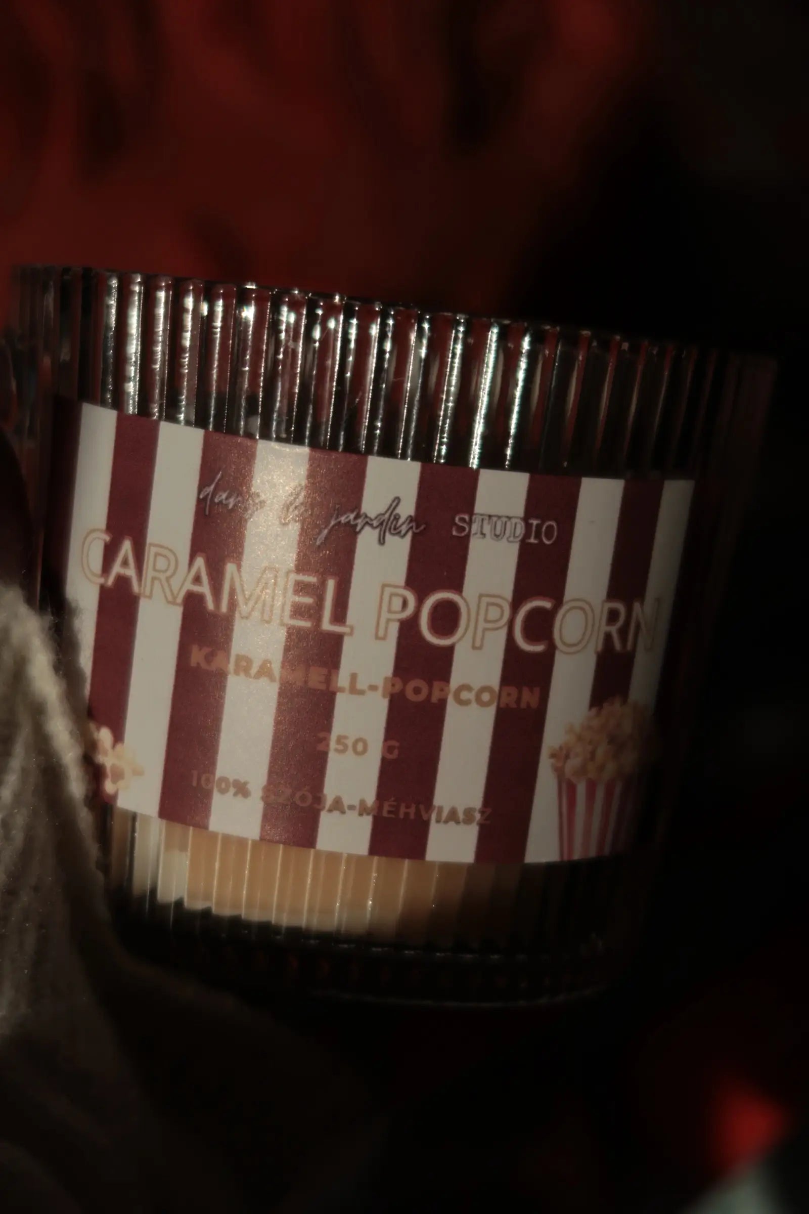 Caramel Popcorn - Tégelyes gyertya dans le jardin.