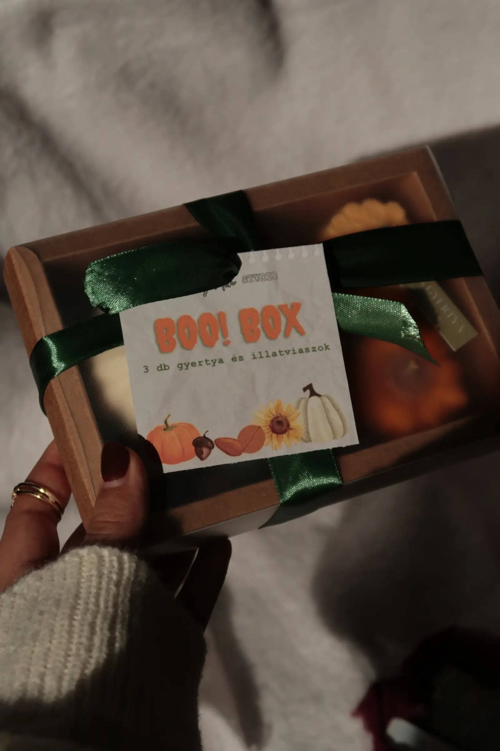 Boo! Box - Gyertya ajándékcsomag dans le jardin.