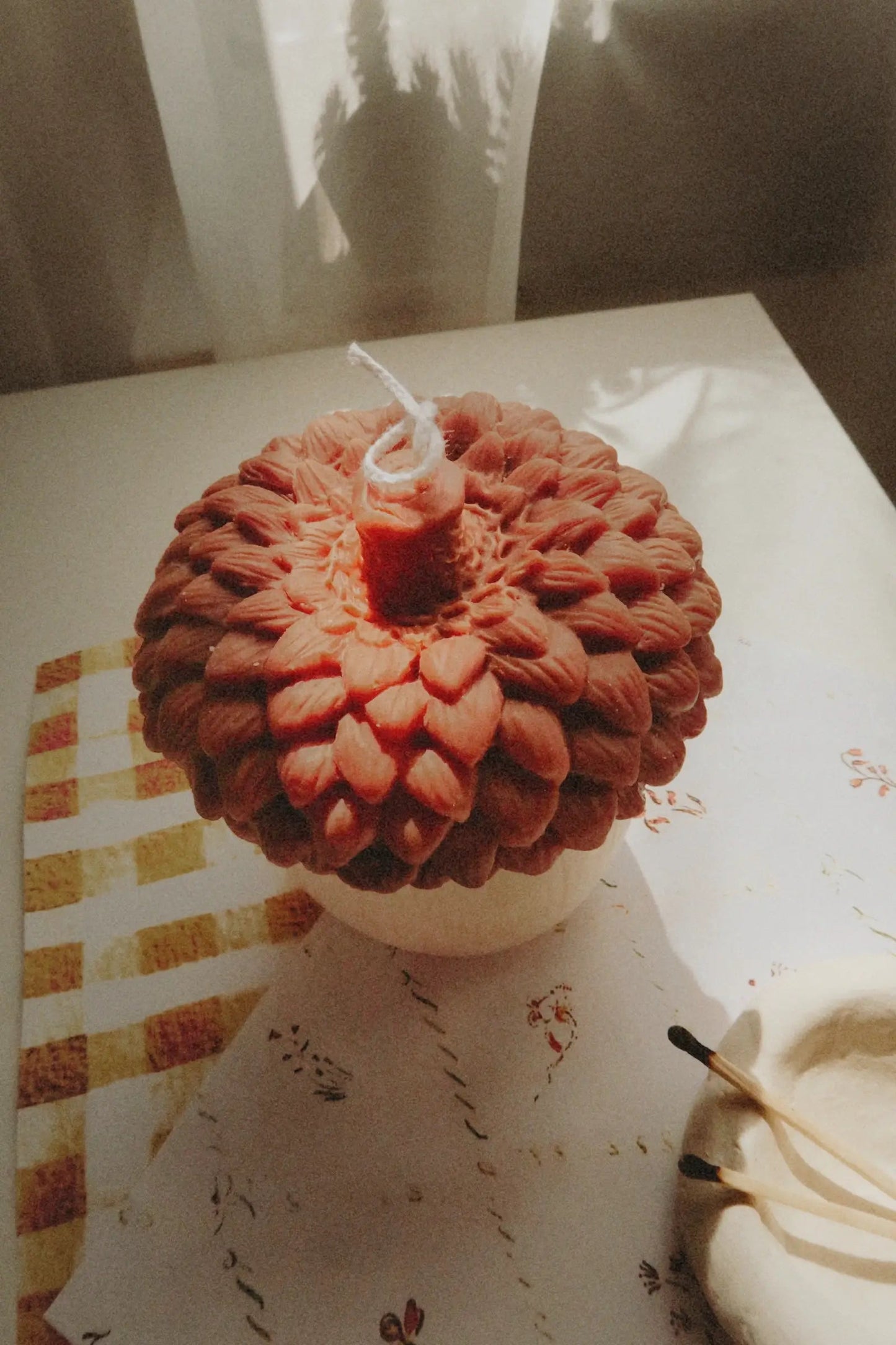 Makk formájú szójaviasz gyertya dans le jardin.