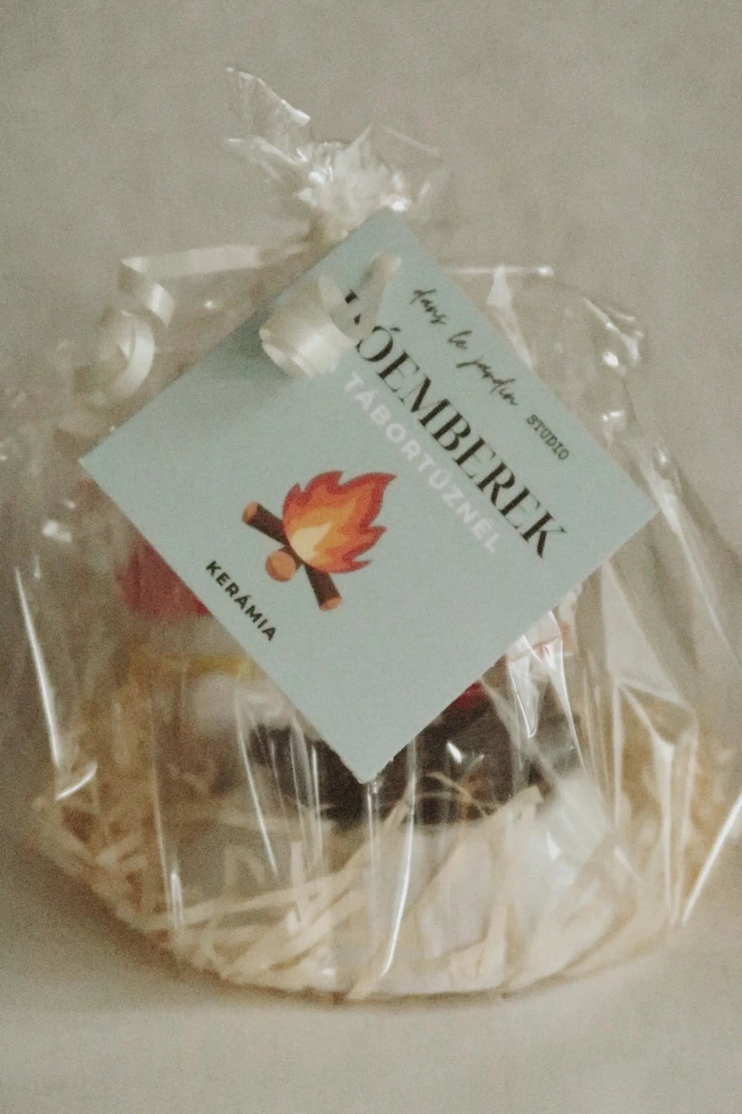 Hóemberek a tűznél - Kerámia dekoráció dans le jardin.