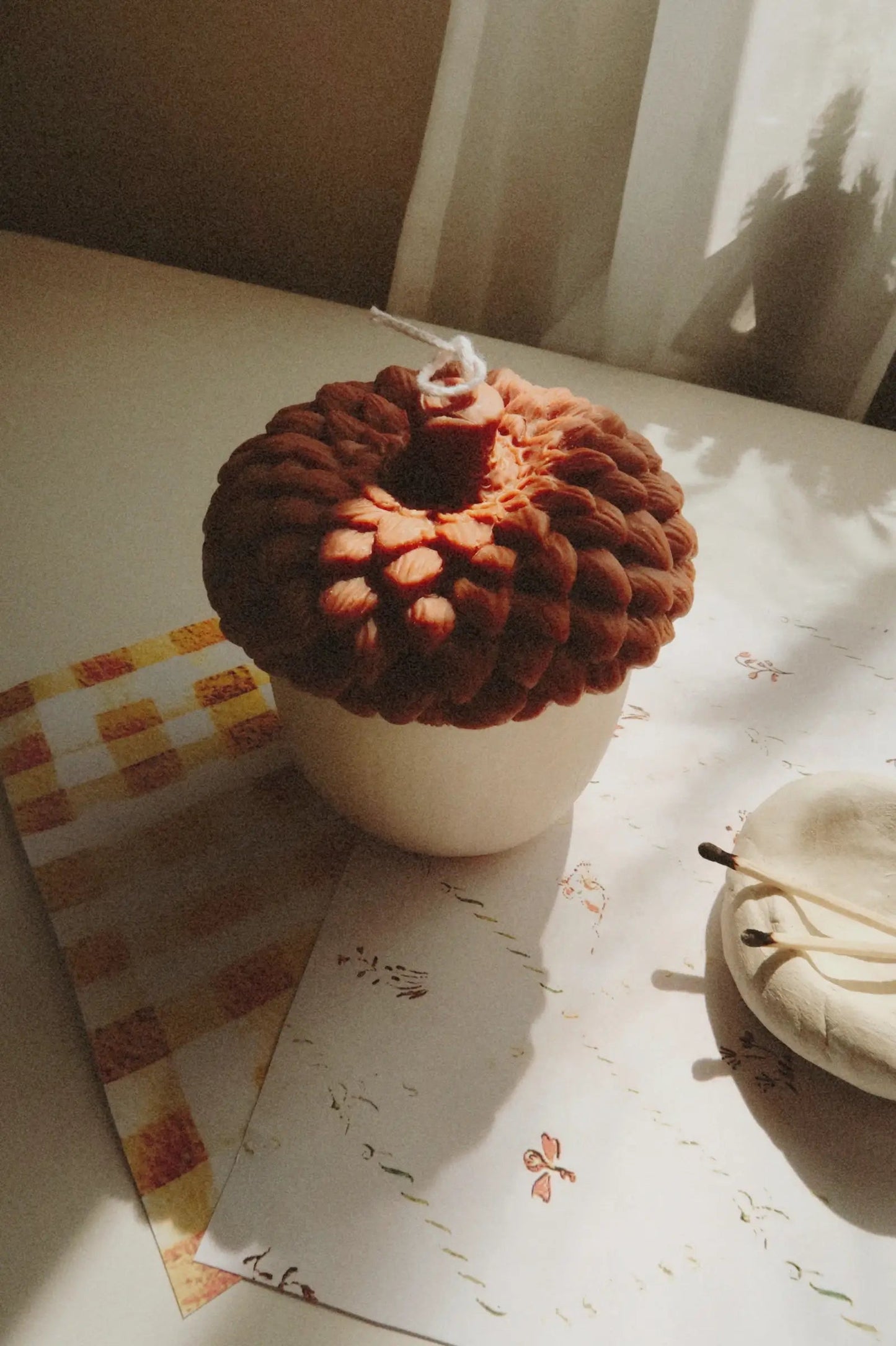 Makk formájú szójaviasz gyertya dans le jardin.